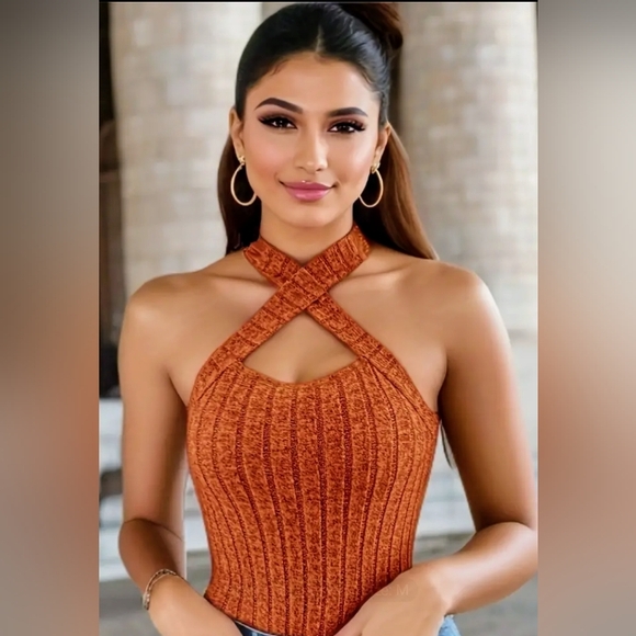 Cute cross top 🧡💥 - Picture 2 of 6